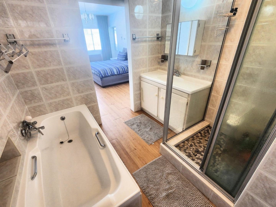 To Let 1 Bedroom Property for Rent in Sea Point Western Cape